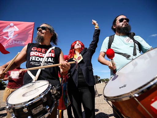 Professores de universidades federais começam a abandonar greve, contrariando sindicato