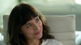 Dakota Johnson aporta su autenticidad ganadora a la dulce comedia 'Am I OK?'