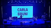 Carla Bruni, la elegancia de la primera dama de la canción francesa