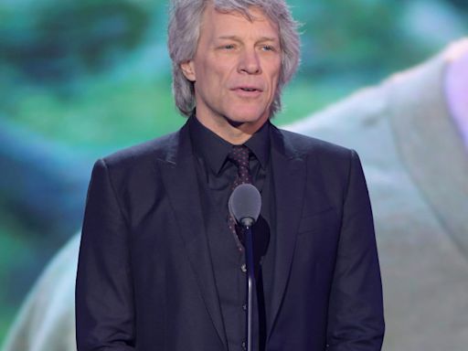 Jon Bon Jovi toma las cosas con calma tras su operación vocal