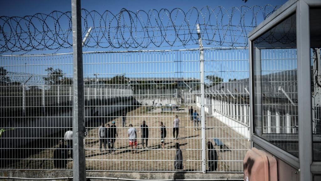 NGOs say France detained more migrants last year than in 2022