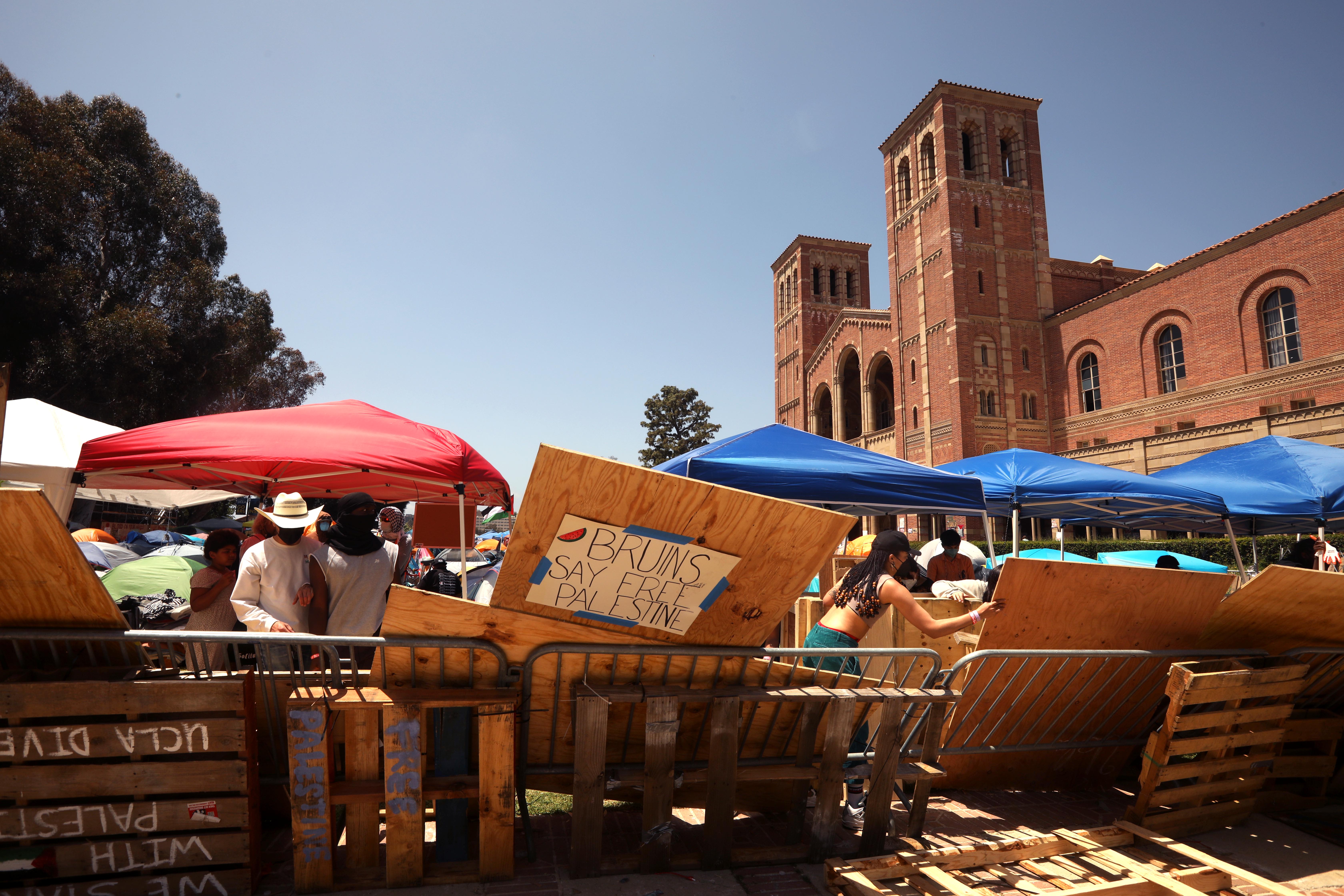 'Unacceptable': Why it took hours for police to quell attack at UCLA pro-Palestinian camp