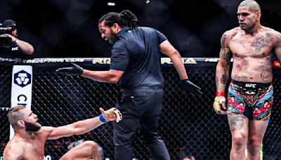 Daniel Cormier Elaborates on Why Magomed Ankalaev Will Be a Tough Match-Up for Alex Pereira