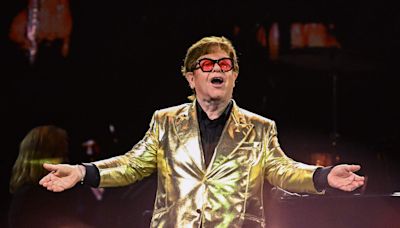 Why Elton John donated a piano to a busy train station in London | 98.7 The River | Mark Robertson