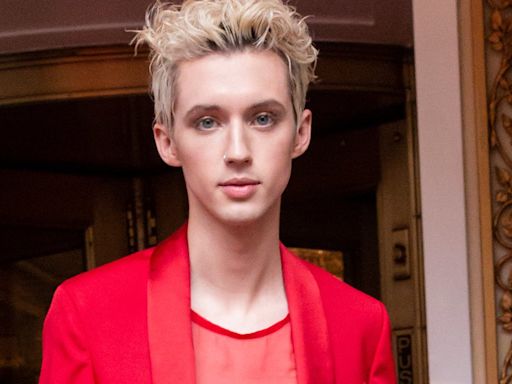 Troye Sivan drops a new femme photo & the fans are going FERAL