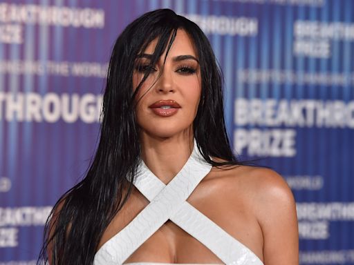 Kim Kardashian fue abucheada durante su participación en el roast de Tom Brady - La Opinión