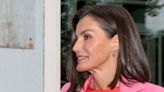 La reina Letizia, ya recuperada y con tacones tras protagonizar una imagen inédita en el besamanos con los reyes Guillermo y Máxima