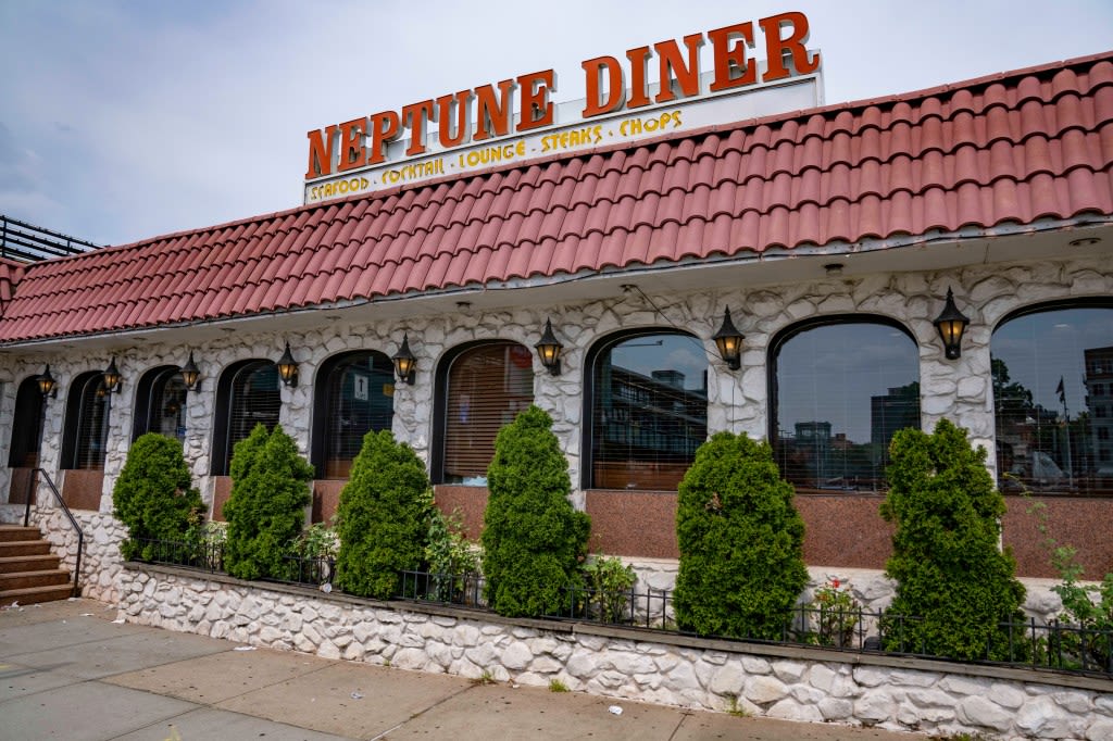 Patrons mourn as beloved Astoria institution the Neptune Diner closes its doors forever