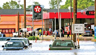 Furia de Beryl paraliza a Texas; al menos cuatro muertos