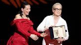 康城影展 2024｜Meryl Streep 獲頒榮譽金棕櫚獎，對年輕演員喊話：「不要放棄！」 – Vogue Hong Kong