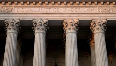 Columna de Sasha Muud: La Corte Suprema erosiona un pilar fundamental de la democracia de EE.UU. - La Tercera