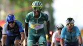 El eritreo Girmay gana al esprint la 12ª etapa del Tour, en que Roglic vuelve a caer