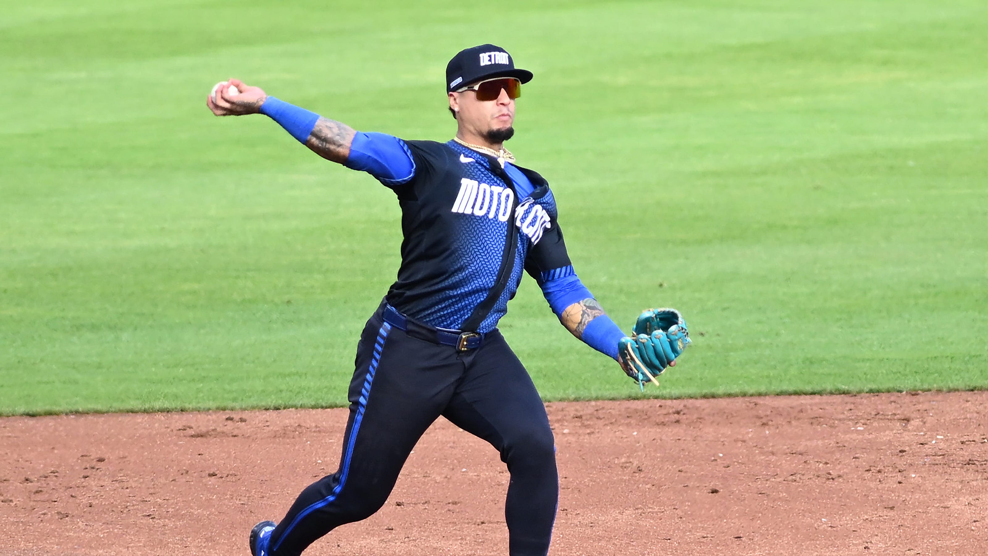 Tigers hopeful shortstop Javier Báez can start rehab assignment next week