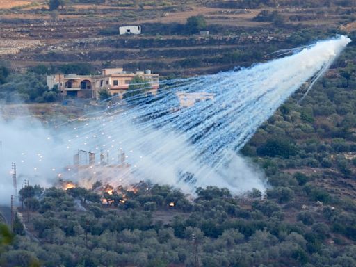 Rights group claims Israel has hit residential buildings with white phosphorous in Lebanon