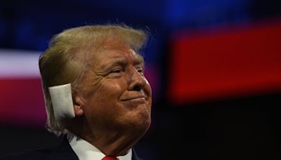 Mit Pflaster am Ohr: Donald Trumps erster Auftritt nach Attentat