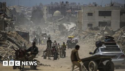 Gaza war: Thousands seek shelter as Khan Younis exodus continues