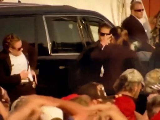 Secret Service agent struggles to holster weapon after Trump shooting