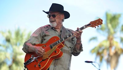 Duane Eddy, twangy guitar hero of early rock, dies at Franklin hospital at age 86