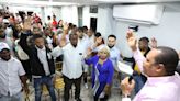 Movimiento “Todos con Luis” juramenta decenas de peledeístas que pasaron apoyar reelección de Abinader