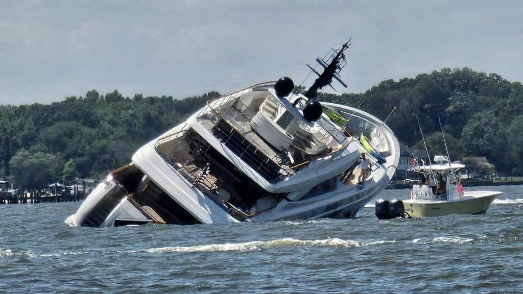Yacht near Edgewater overturns; all passengers accounted for