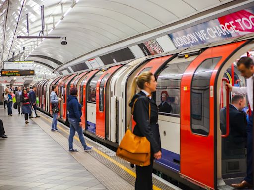 London travel chaos: Central and Elizabeth line hit by severe delays as Heathrow Express suspended