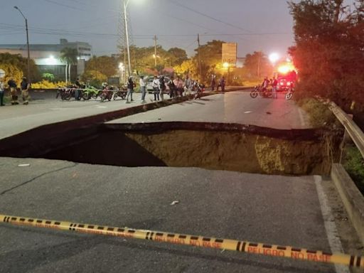 Tragedia en Barranquilla por puente que se desplomó y ha dejado varios muertos