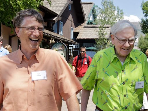 Warren Buffett and Bill Gates first met at a 4th of July celebration. Here's how they became billionaire buddies.