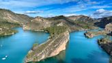 La impresionante playa fluvial de Castilla-La Mancha: aguas cristalinas, chiringuito y hamacas