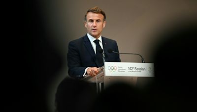 Macron temporise sur le gouvernement le temps des JO et balaie la candidature surprise de la gauche