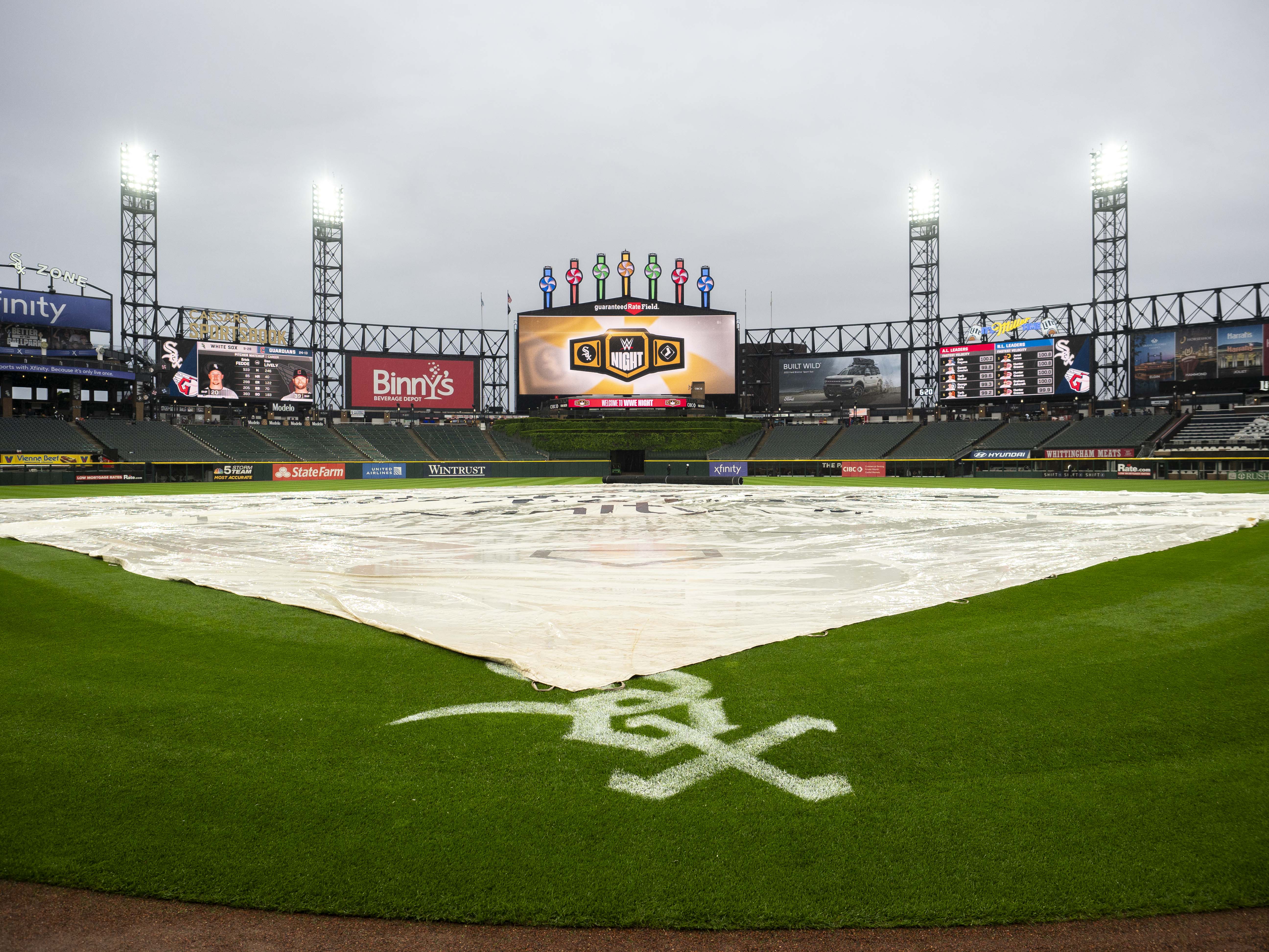 Tuesday's White Sox-Blue Jays game enters a ninth-inning rain delay. Here's what we know