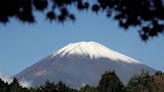 日本富士山開山亂到七彩：登山拖篋穿短袖衫 無預約吃閉門羹者眾