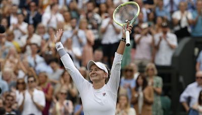 Deadspin | 'Unbelievable': Barbora Krejcikova tops Jasmine Paolini to win Wimbledon
