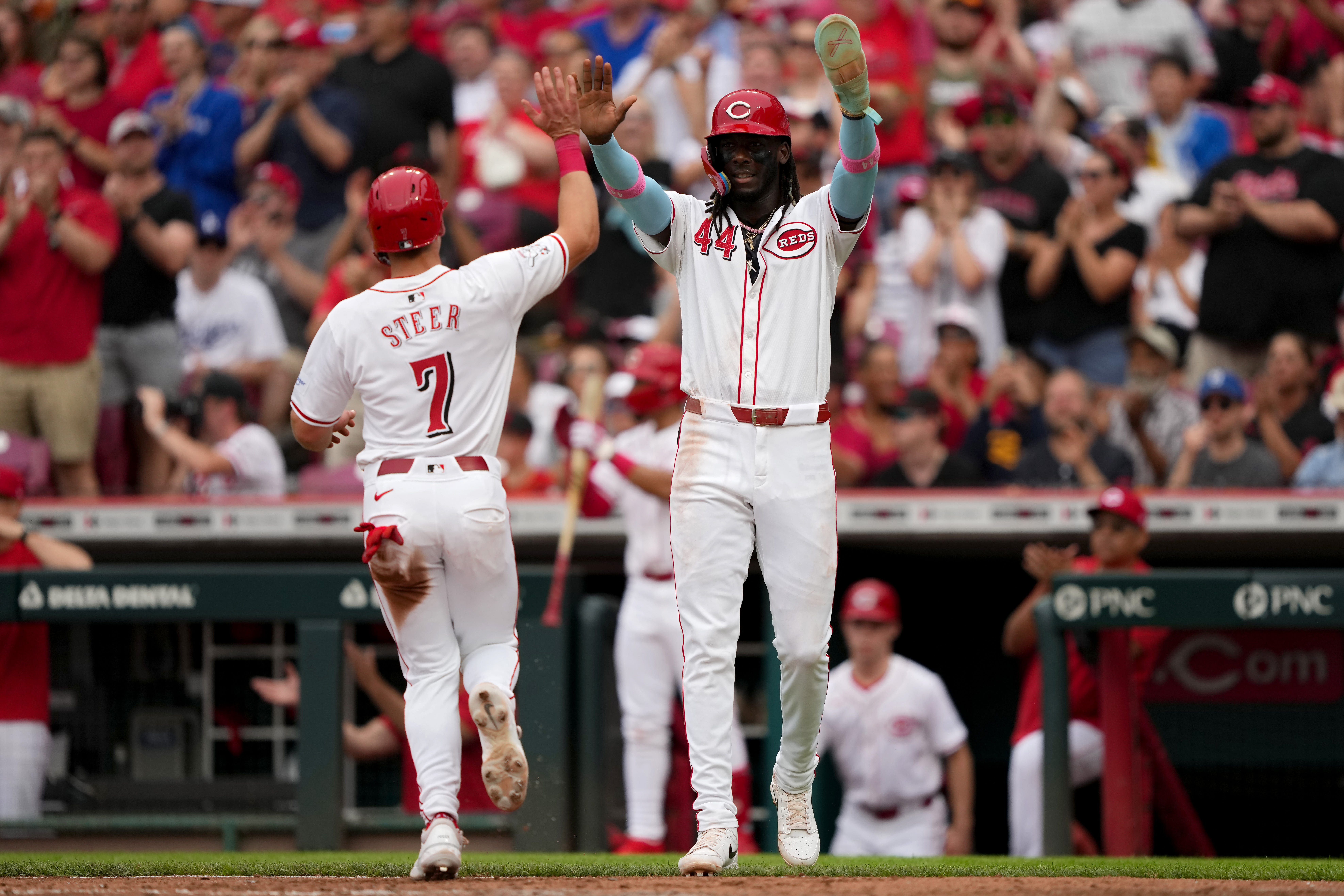 Reds look to build on sweep of Dodgers against Cardinals Monday