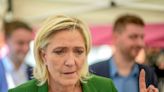 « Un titre honorifique » : Le Pen remet en cause le statut de « chef des armées » de Macron