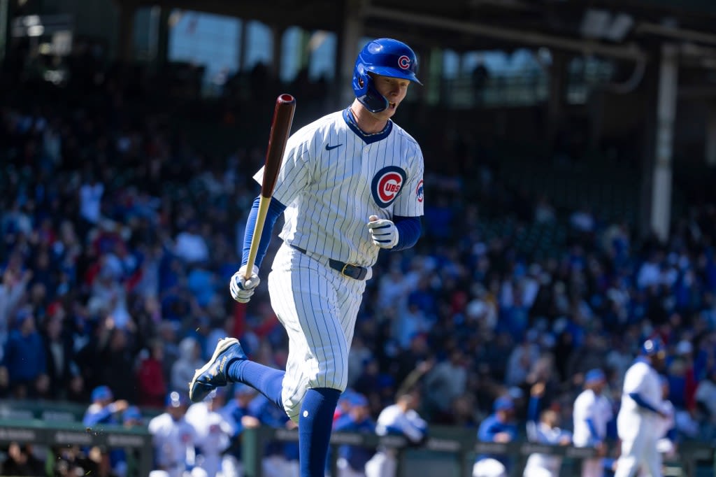 Column: White Sox opt for retreads over rebuild, while the Cubs are giving prospects an early shot