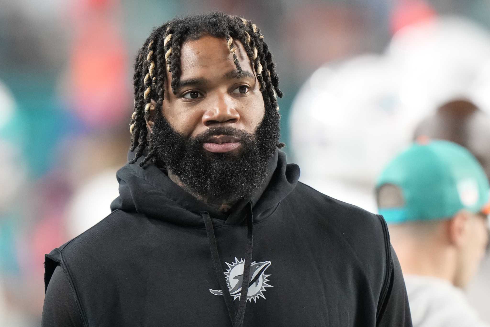 Ex-Dolphin Xavien Howard is accused of sending a teen an explicit photo over an abortion quarrel