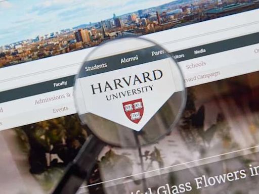 哈佛、耶魯大學為何走回頭路？要求入學學生繳「美版學測」成績