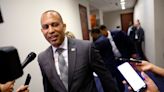 Top House Democrat Hakeem Jeffries met privately with Biden — but didn’t offer his endorsement