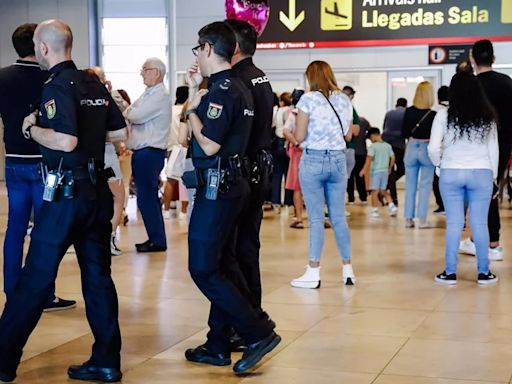 JUPOL cifra en 500 los menores migrantes en Barajas en lo que va de año y critica a Interior por "negar una solución"