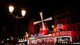 Estupor en París: se derrumbaron las aspas del molino del emblemático cabaret Moulin Rouge