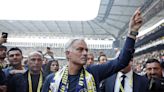 Mourinho tuvo una presentación multitudinaria en Fenerbahçe de Turquía