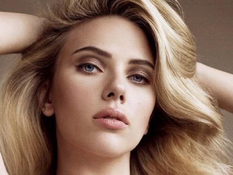 Scarlett Johansson amenaza con demandar a OpenAI por el uso no autorizado de una voz "similar" a la suya en ChatGPT