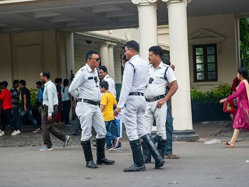 Assaulted by cops at Calcutta National Medical College and Hospital, claims patient's relatives