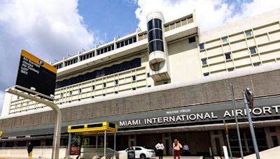 Acusan a hombre de propinar 18 puñaladas a adolescente en aeropuerto de Miami