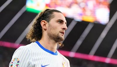 Man United receive Adrien Rabiot transfer hint as imminent move expected