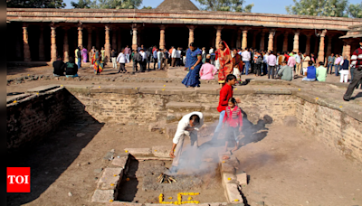 ASI submits Bhojshala report: Idols found, says Hindu side; let Supreme Court take final call, say Muslims | Bhopal News - Times of India