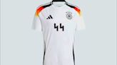 Alemania rediseñará los números de las camisetas de la selección de fútbol en medio de la polémica por su asociación con un símbolo nazi