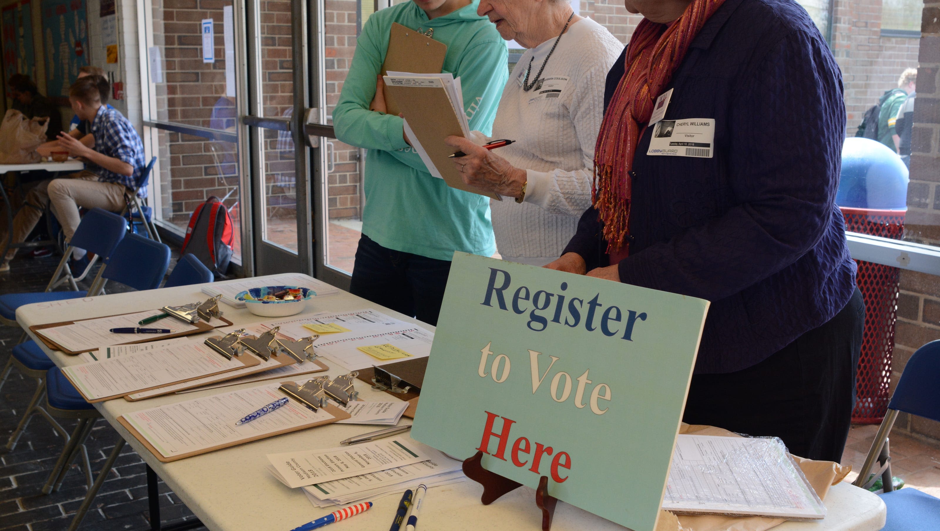 Party lines blur as unaffiliated voters surpass Democrats, Republicans in Buncombe County