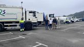 Un centenar de operarios y más de veinte vehículos realizarán la limpieza durante la Semana de les Piragües en Ribadesella