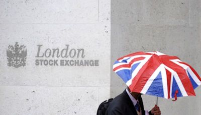 London's FTSE 100 slips as investors eye US, UK economic data